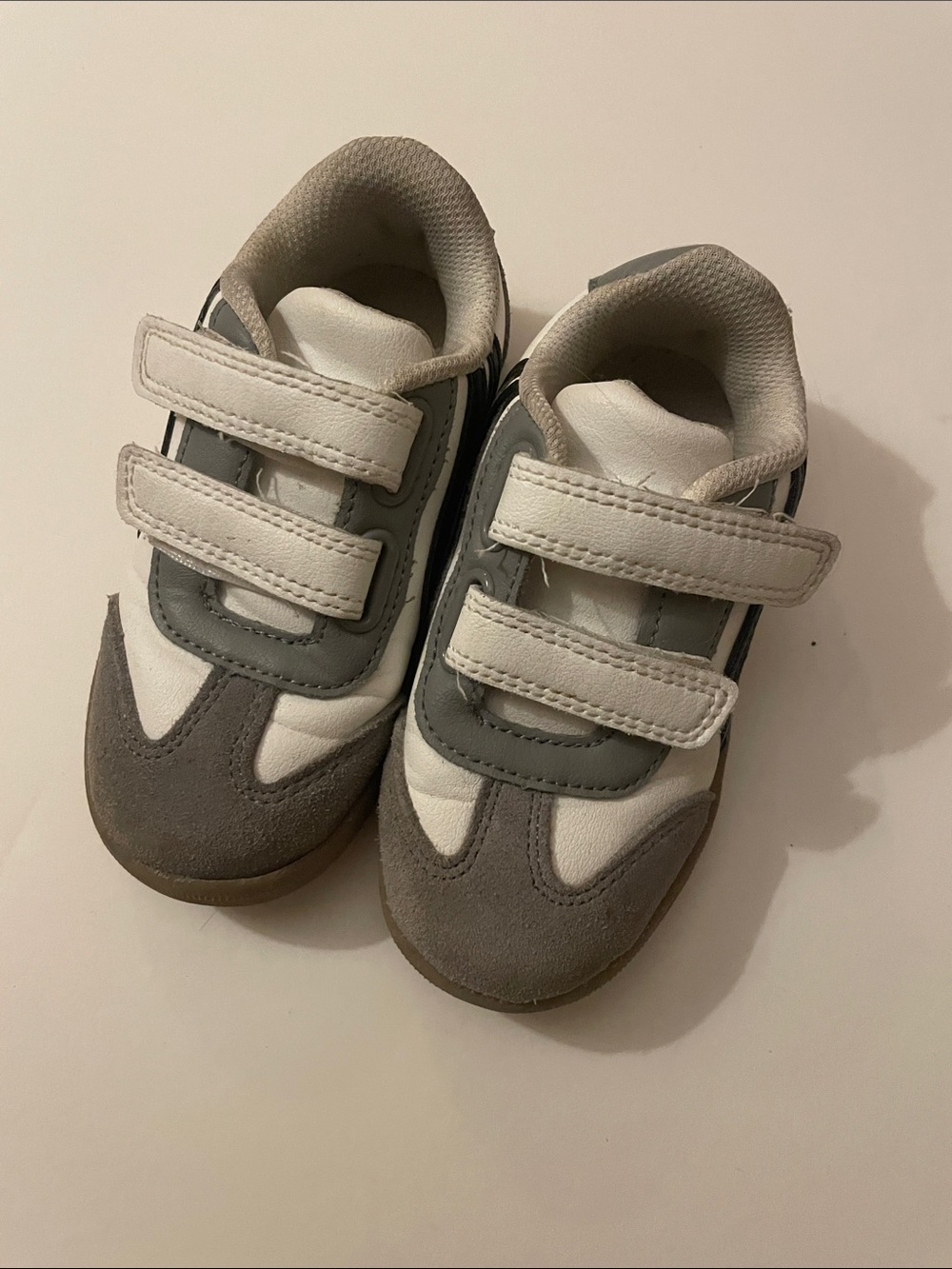 Leather Grey and White Tuxedo Stripe Leather Sneakers Cat and Jack size 9